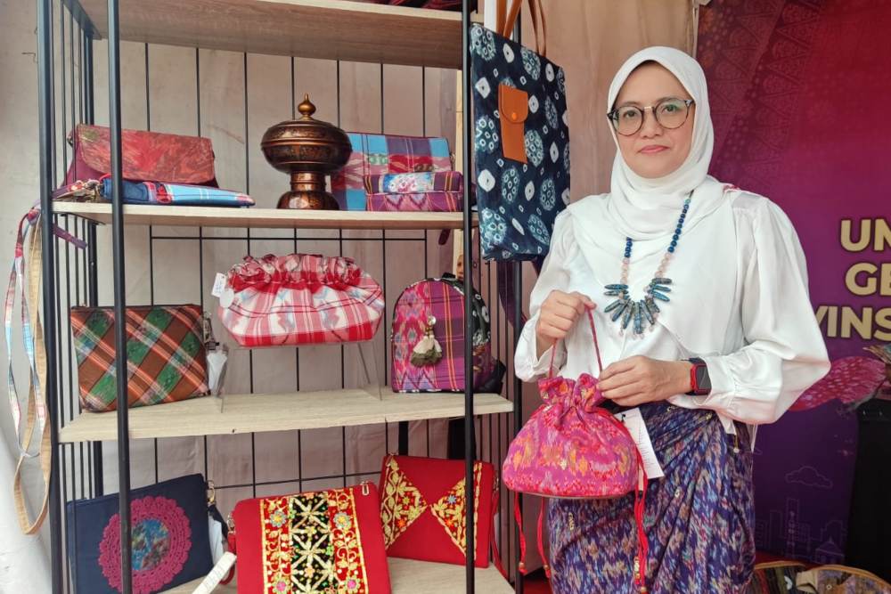  Cerita Wastra: Tas Kain Sumsel Laris Manis di China
