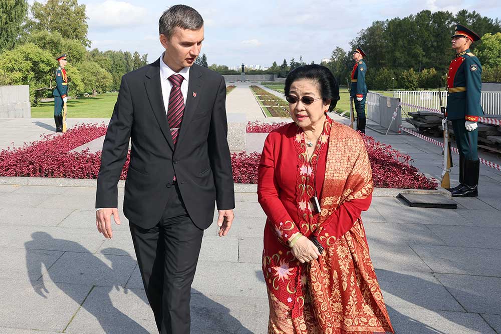  Megawati Soekarnoputri Kunjungi Pemakaman Memorial Piskarevsky di St. Petersburg Rusia