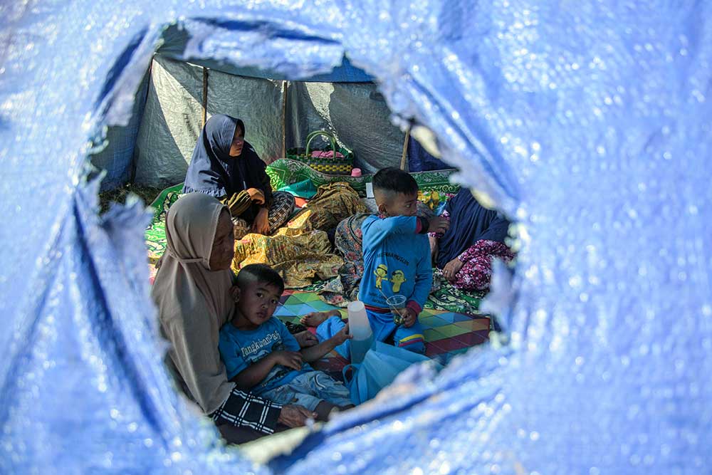  Ratusan Warga Korban Gempa Bumi di Kabupaten Bandung Mengungsi ke Tenda Darurat