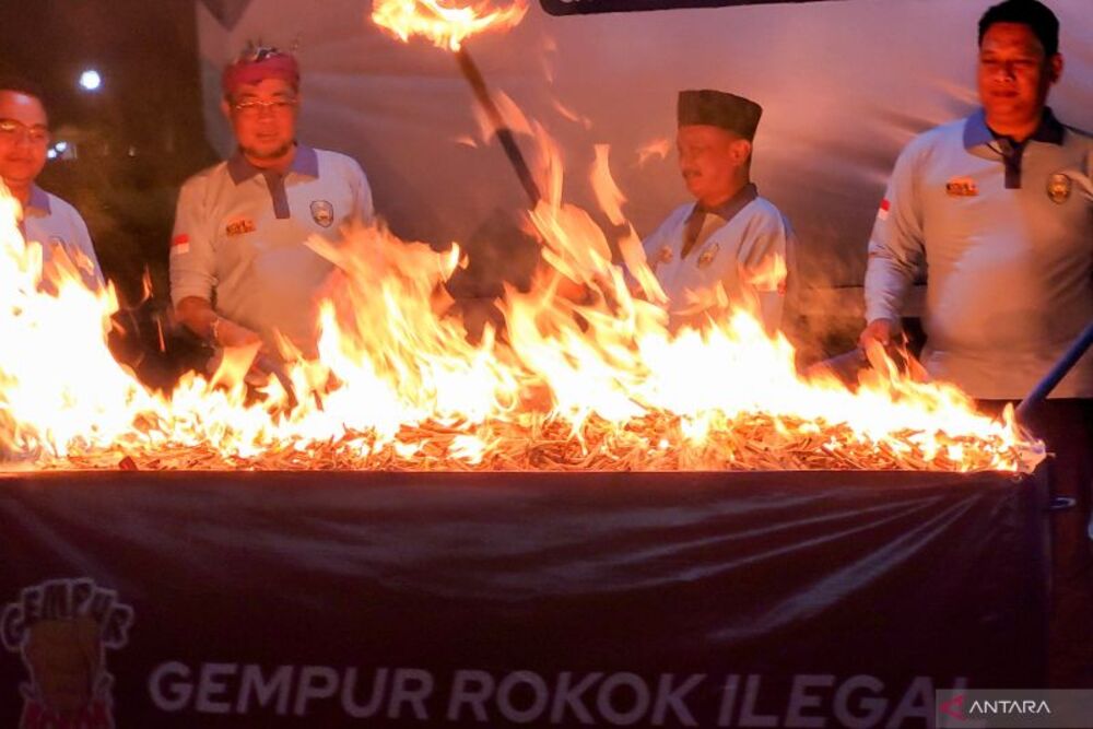  Ribuan Batang Rokok Ilegal di Situbondo Dimusnahkan