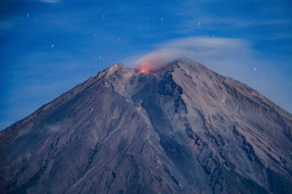  Gunung Semeru Alami Peniingkatan AKtivitas Vulkanik