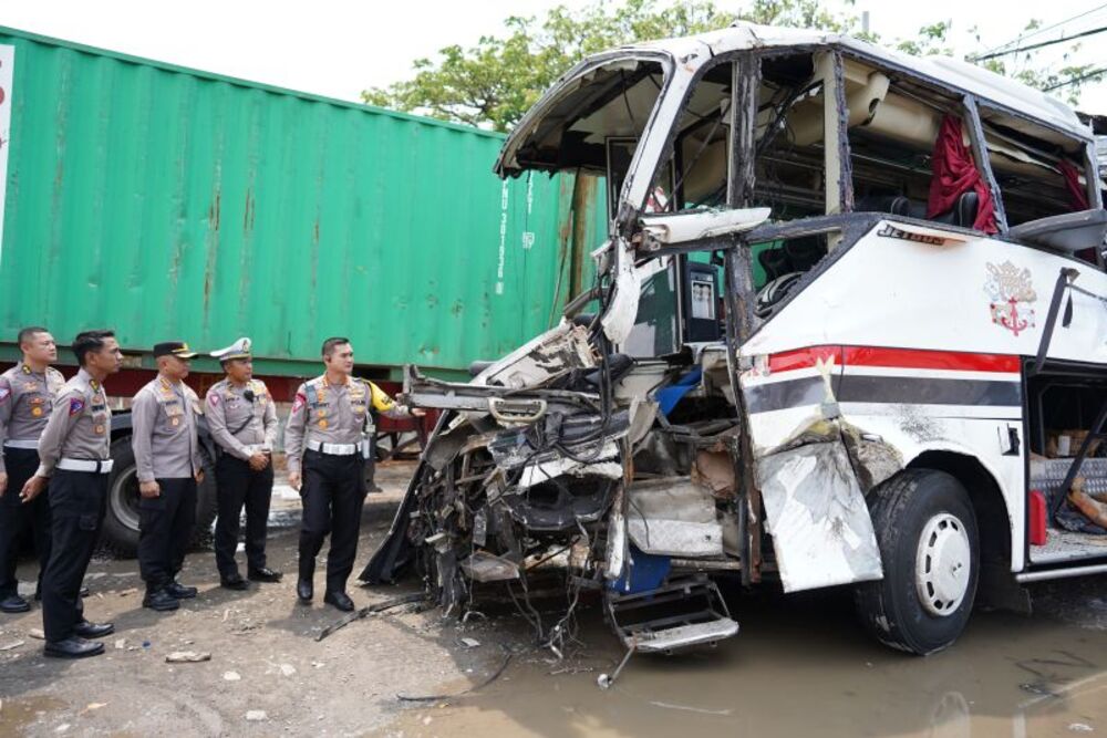  Kecelakaan Bus vs Tronton di Pati, Enam Tewas