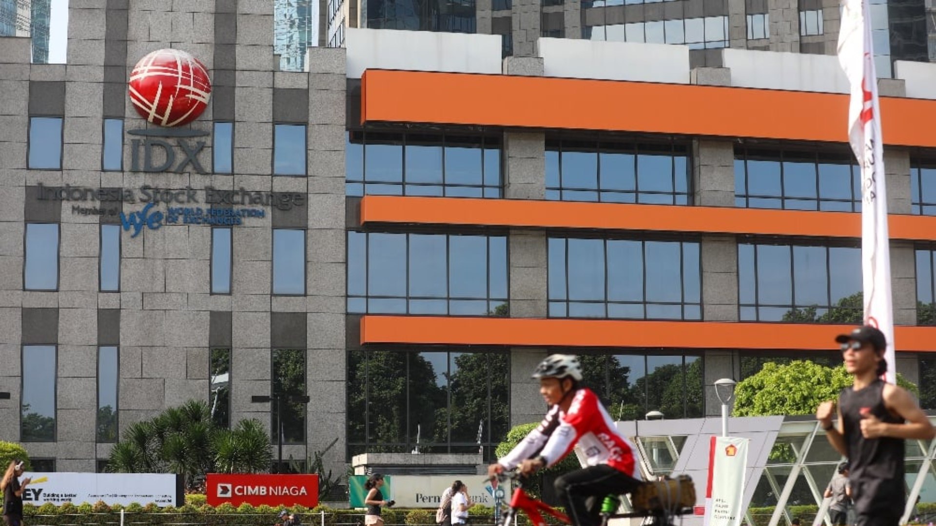  Suku Bunga Turun, Momen Tepat Menghimpun Dana di Pasar Modal?