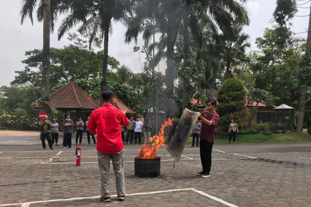  Laras Asri Resort & Spa Salatiga Gelar Pelatihan Pemadaman Kebakaran