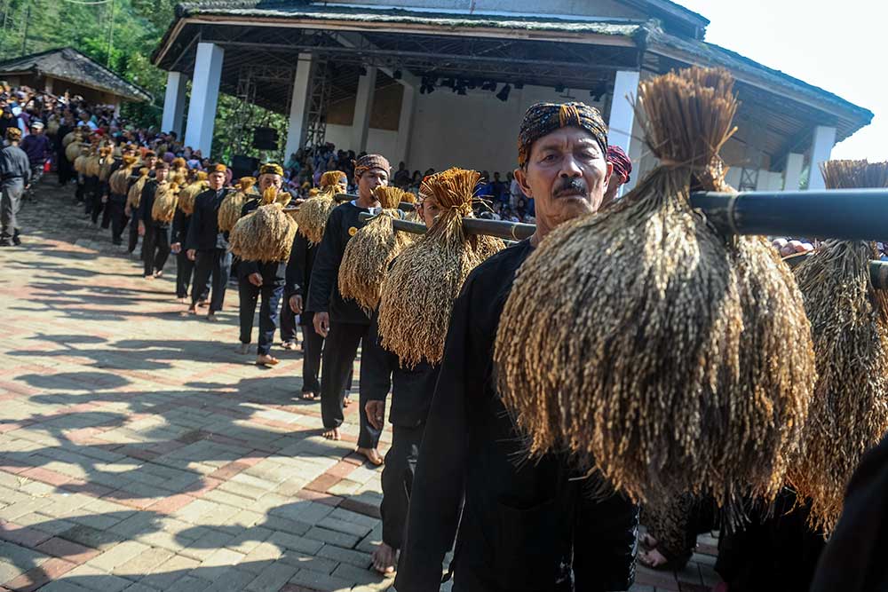  Tradisi Seren Taun Kasepuhan Cisungsang di Banten