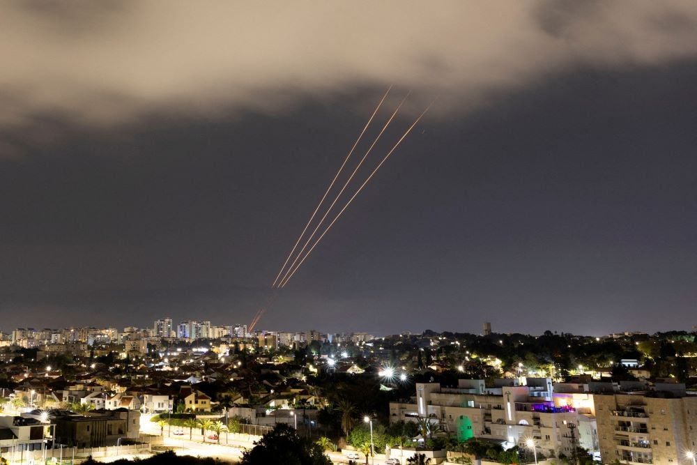  Iran Luncurkan Serangan Rudal ke Israel, Sirine di Kota Yerusalem Meraung-raung