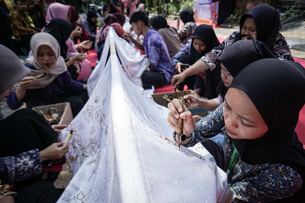  Mahasiswa di Solo Ikuti Acara Belajar Membatik Dengan Ceria di Museum Radya Pustaka