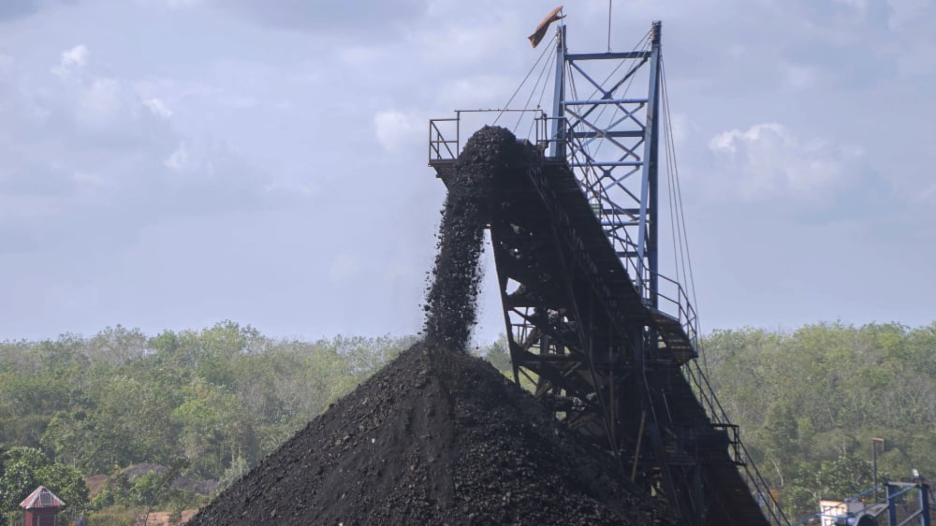  Beda Arah Prospek Saham Pertambangan Batu Bara: ADMR, ITMG dan ADRO