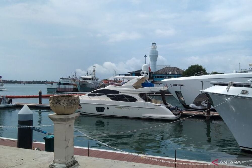  50 Kapal Wisata Mewah Sandar di BMTH Benoa Denpasar