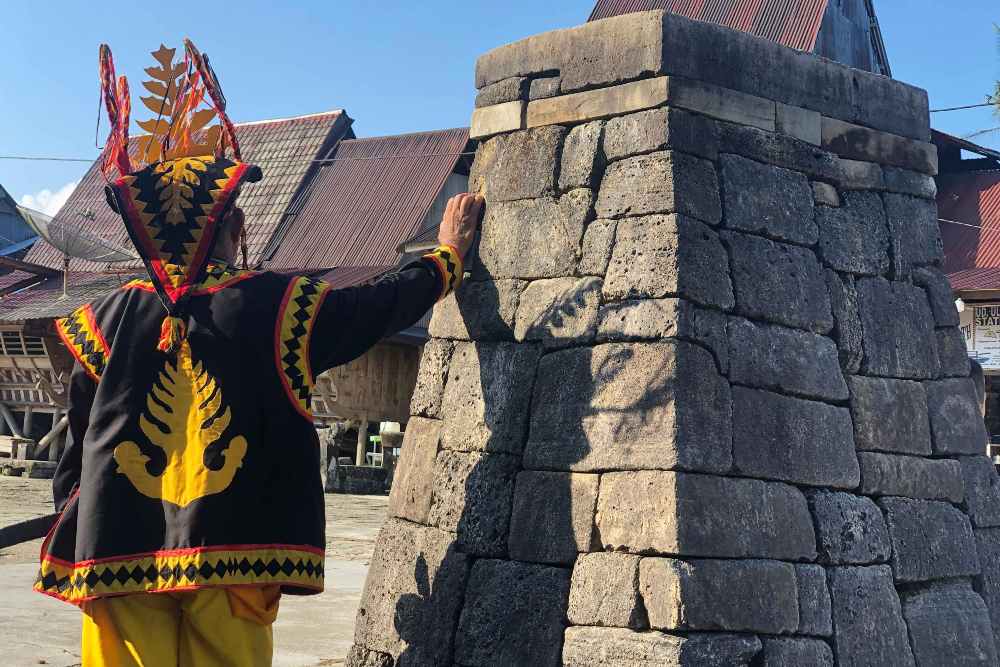  Desa Hilisimaetano: Perjalanan Menelusuri Budaya Kuno Nias