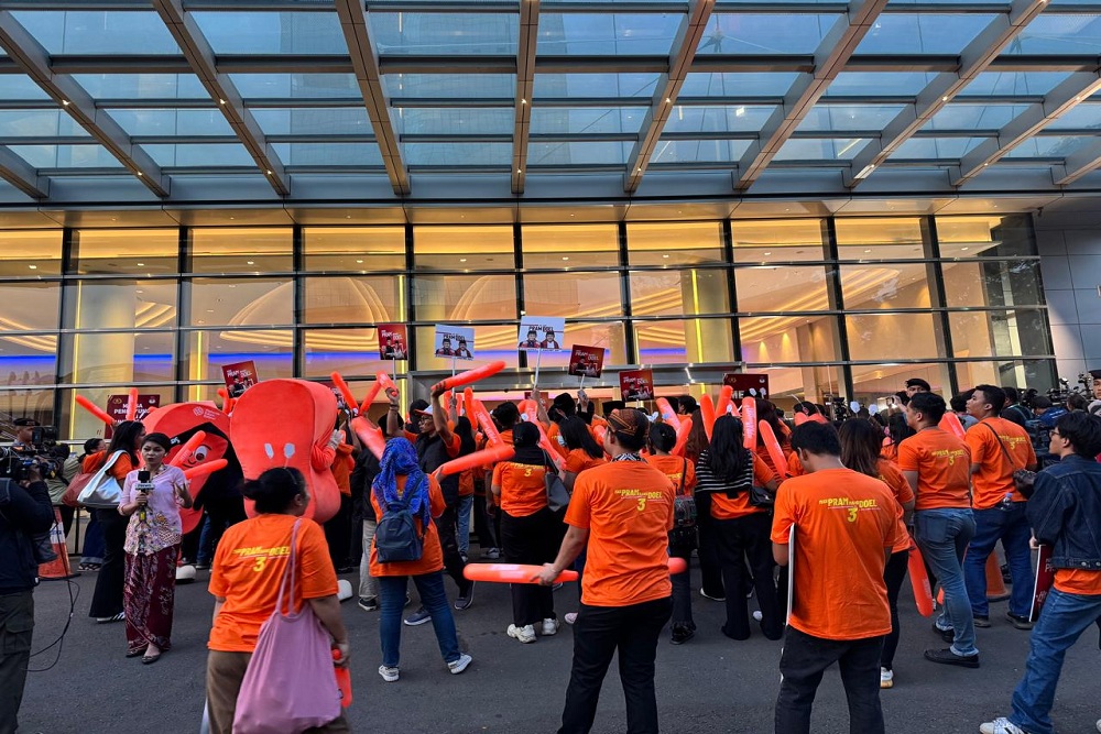  Tiba di JIExpo, Ridwan Kamil-Suswono Disambut Yel-yel Pendukung Pramono-Rano