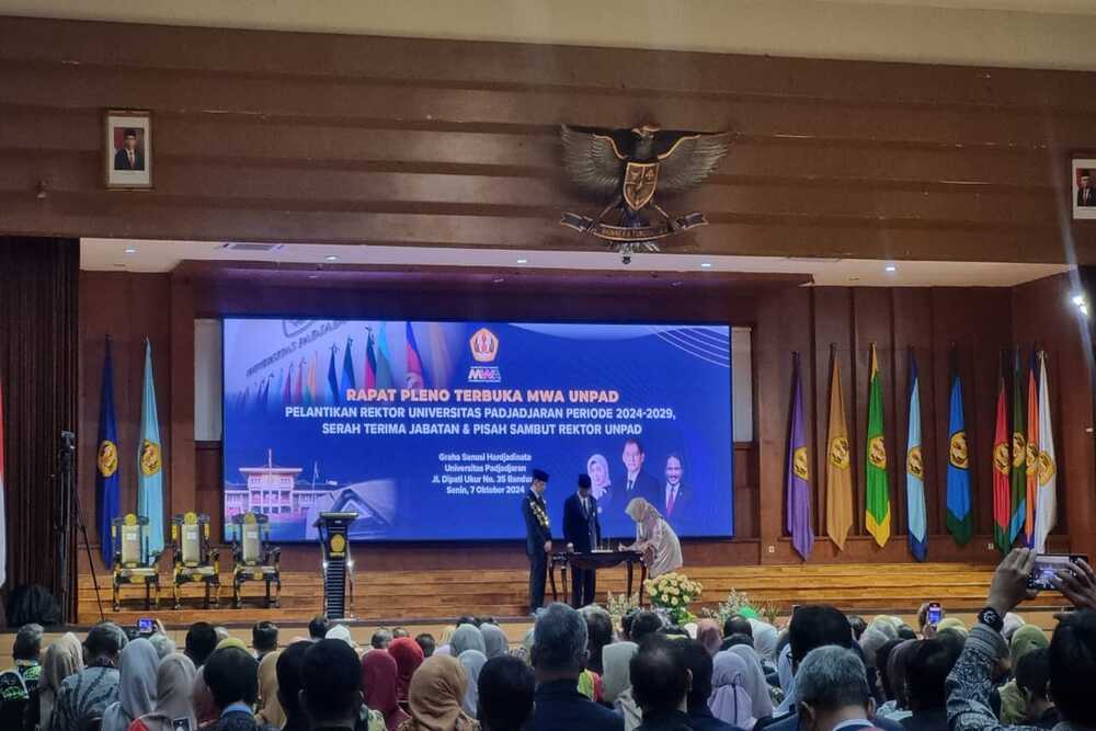  Arief S Kartasasmita Resmi Jabat Rektor Unpad 2024-2029