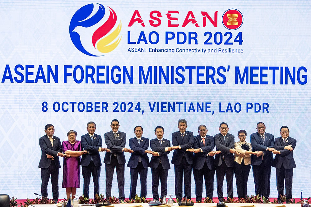  ASEAN Foreign Minister Meeting di Laos