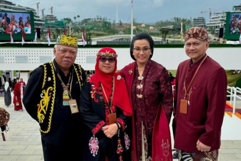 Menteri PUPR Basuki Hadimuljono (paling kiri) dan Menteri Keuangan Sri Mulyani (kedua dari kanan) saat upacara Kemerdekaan RI 2024 di IKN, 17 Agustus 2024/IG @smindrawati