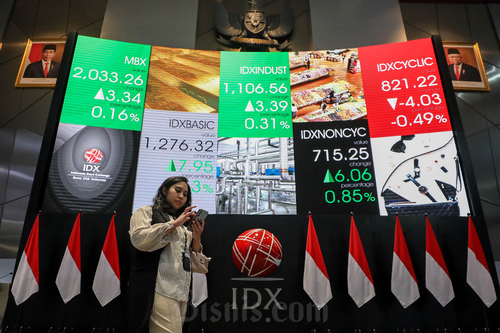 IHSG melemah 21,20 poin atau 0,28% menuju posisi 7.480,08 pada penutupan perdagangan Kamis (10/10/2024). Meski begitu, saham ASII, DSSA & BBCA tetap perkasa. Bisnis/Eusebio Chrysnamurti