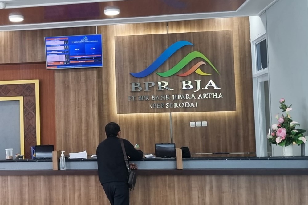 Suasana kantor Bank Artha Jepara yang dicabut izin usahanya oleh OJK pada 21 Mei 2024./Istimewa