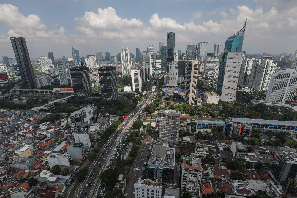 Suasana gedung bertingkat di Jakarta, Rabu (26/6/2024). / Bisnis-Fanny Kusumawardhani