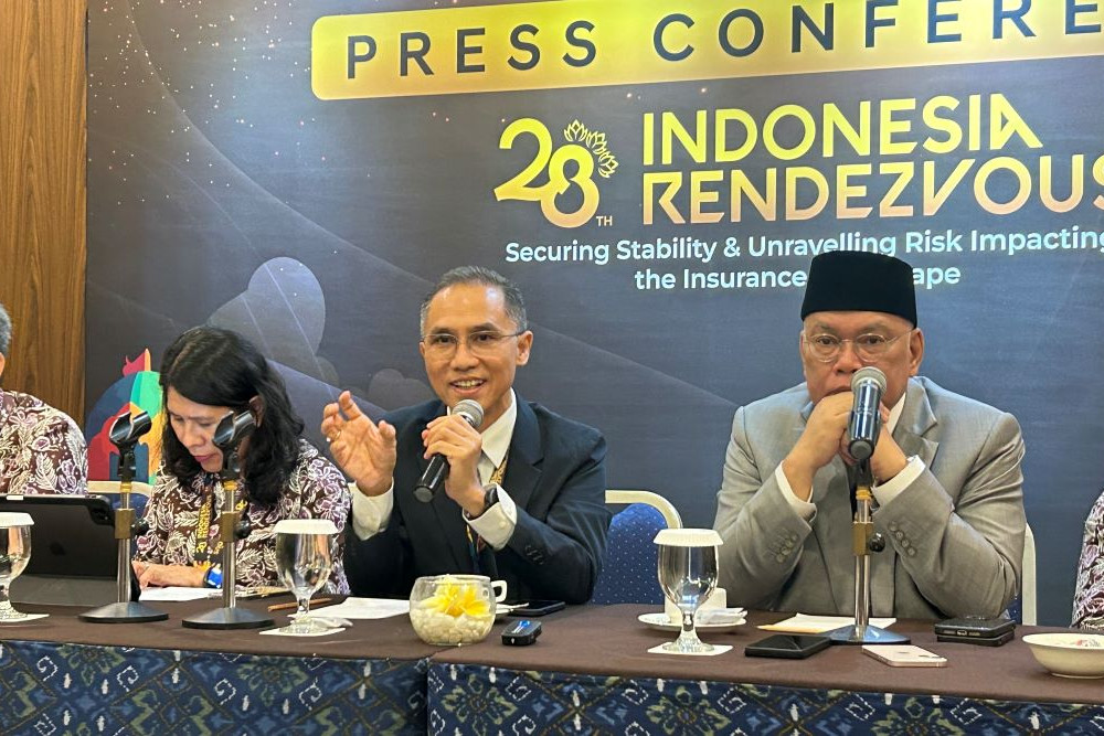 Deputi Komisioner Bidang Pengawasan Perasuransian, Penjaminan, dan Dana Pensiun OJK Iwan Pasila dalam konferensi pers Indonesia Rendezvous 2024 di Nusa Dua, Bali pada Kamis (10/10/2024). / Bisnis-Pernita Hestin Untari