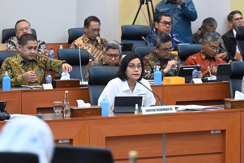 Menteri Keuangan Sri Mulyani Indrawati saat mengikuti Raker Banggar dengan Menteri Keuangan dan Gubernur Bank Indonesia, Senin (8/7/2024). Dok Kemenkeu RI