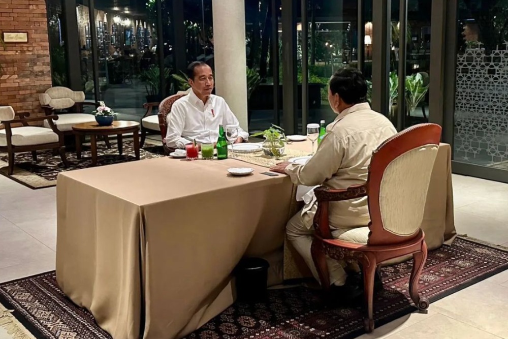 Presiden Jokowi dan presiden terpilih Prabowo Subianto makan malam bersama di kompleks GBK, Selasa (9/10/2024). Dok Instagram @jokowi