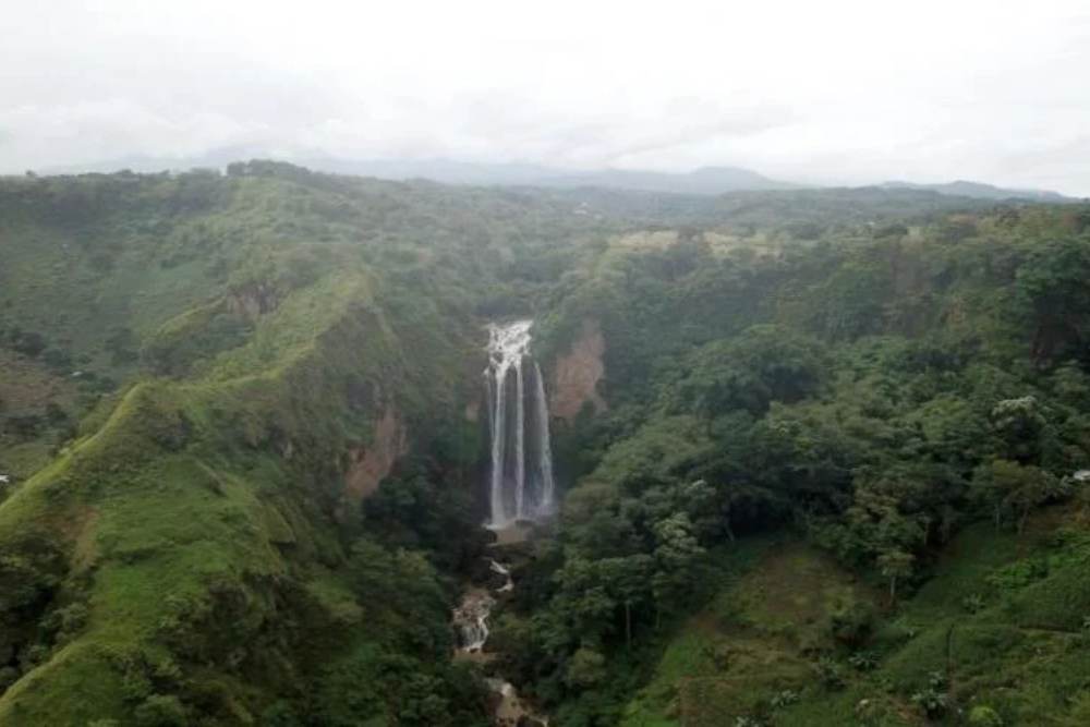 Wisata air terjun Bossolo di Desa Wisata Rumbia di Kabupaten Jeneponto, Sulawesi Selatan./Bisnis-Paulus Tandi Bone.
