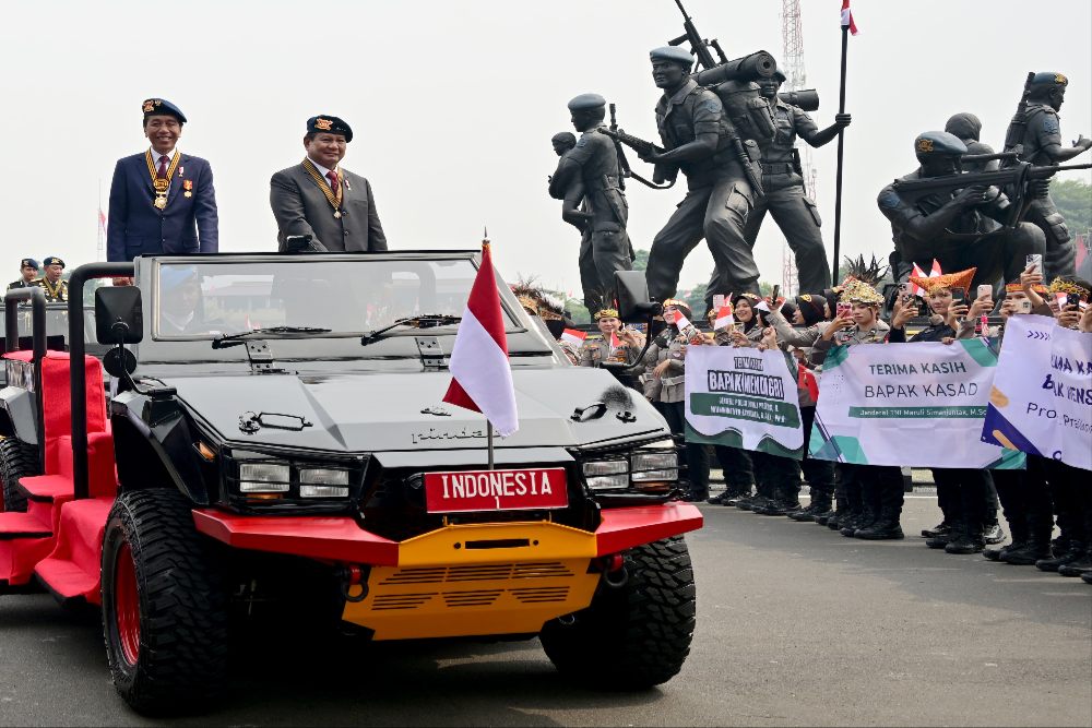  Momen Jokowi-Prabowo Diarak saat Apel Pelantikan di Mako Brimob