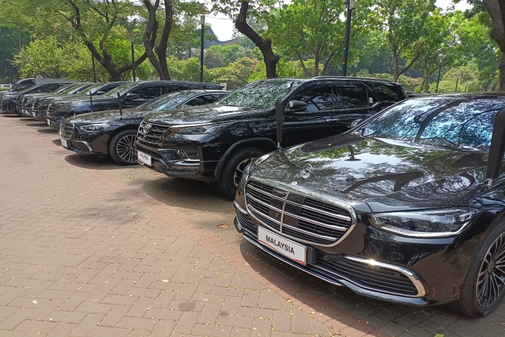  Penampakan Mobil Mewah Tamu Pelantikan Prabowo-Gibran: S450, i5 hingga bZ4X