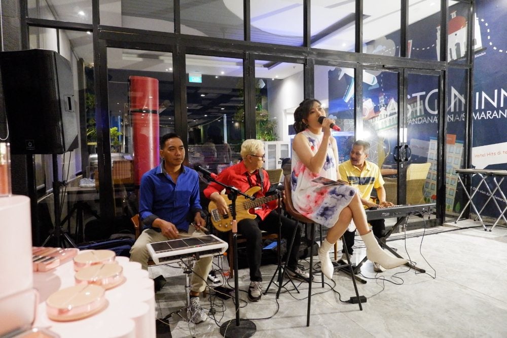  Aston Inn Pandanaran Semarang Gelar BBQ Fashion & Dinner Bareng Alfath dan Batik Margaria