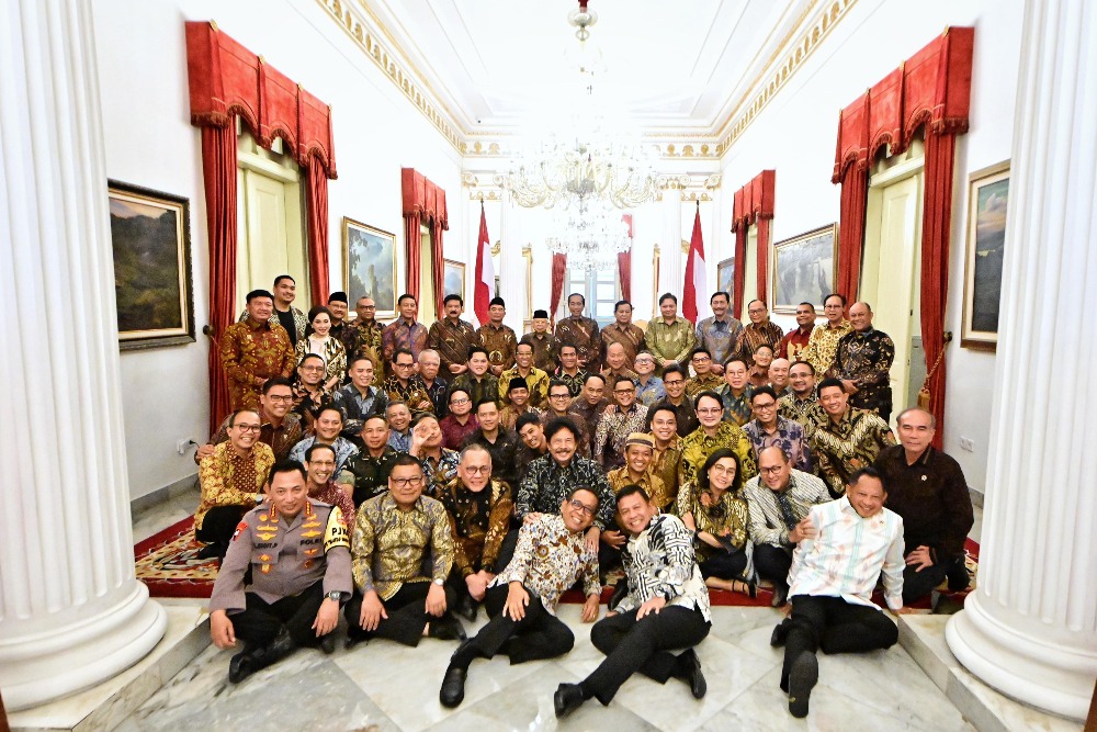  Penuh Haru! Foto-foto Jokowi Pamit ke Prabowo dan Menteri Kabinet Indonesia Maju
