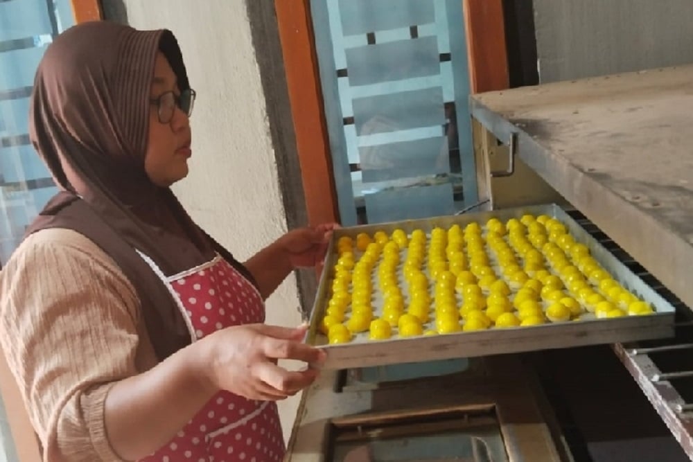  Meski di Tengah Kebun Sawit, UMKM Lestari Jaya Panen Cuan Melalui Live Facebook