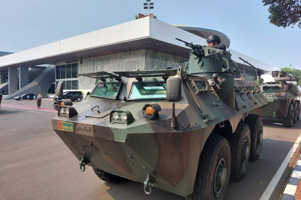  Kendaraan Tempur Bersiaga di Kompleks DPR-MPR RI Jelang Pelantikan Prabowo-Gibran