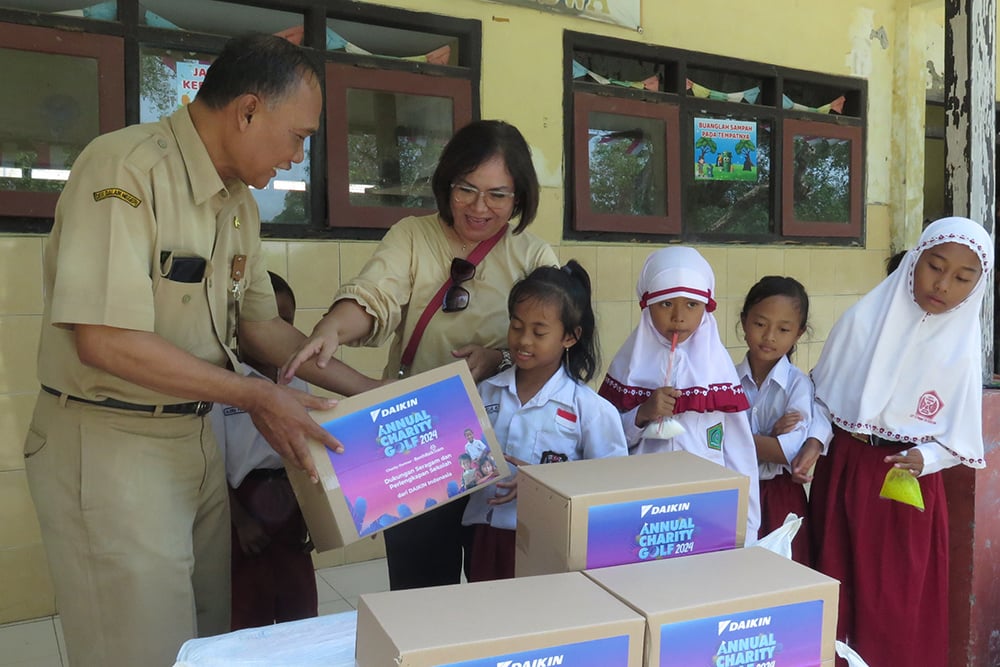  Daikin Salurkan Ratusan Paket Perlengkapan Sekolah