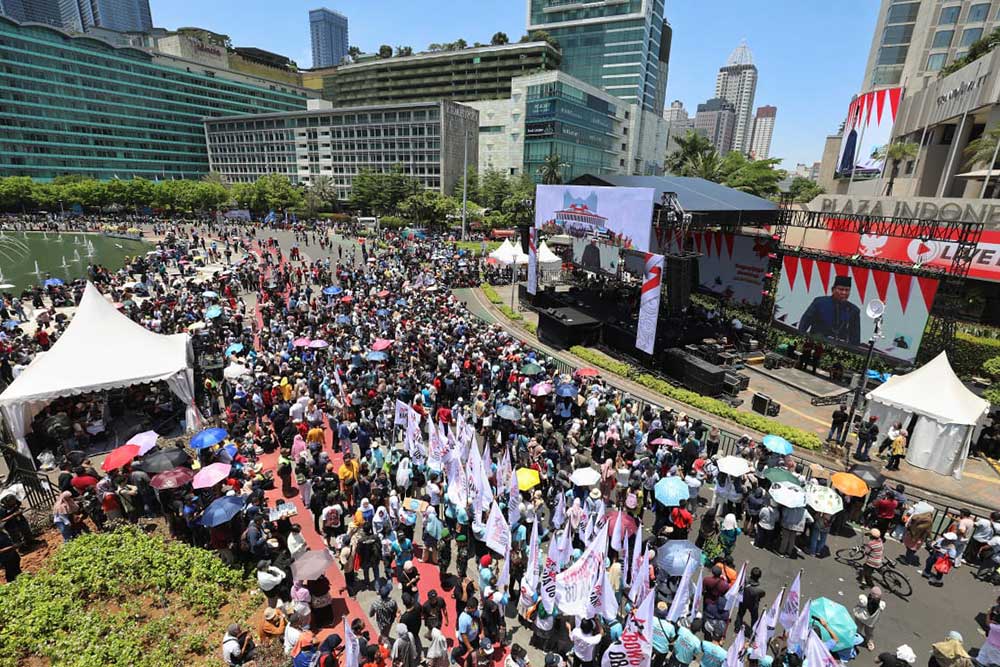  Sambut Pelantikan Prabowo-Griban, Ribuan Warga Padati Kawasan Bundaran HI