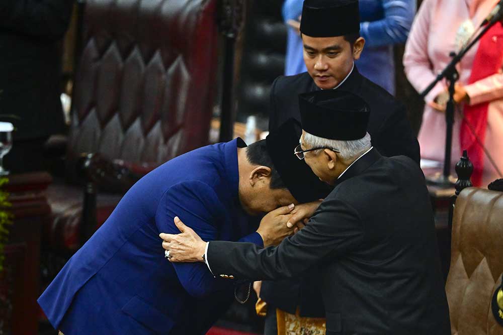  Momen Prabowo Usai Sampaikan Pidato Perdana di depan Jokowi dan Parlemen