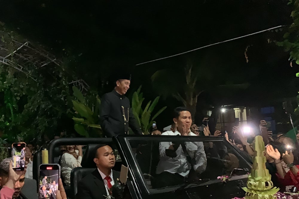  Jokowi dan Iriana Tiba di Kediaman Solo Usai Diarak Hampir 3 Jam