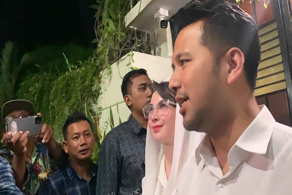  Cantiknya Arumi Bachsin saat Temani Emil Dardak Sowan Jokowi di Solo