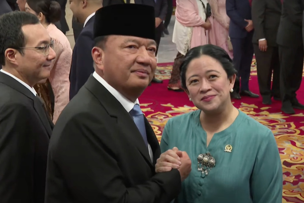  Momen Puan Salam Komando dengan Budi Gunawan saat Pelantikan Kabinet Prabowo