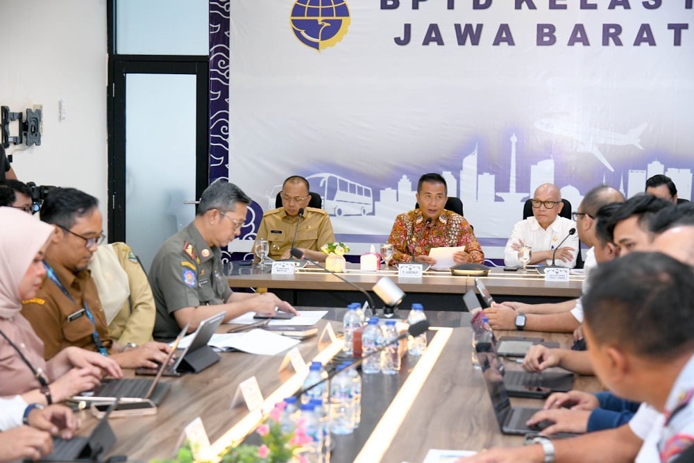  Bey Minta Tim Akselerasi BRT Bandung Raya Kaji Dampak Proyek pada Supir Angkot dan PKL