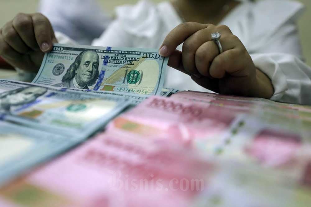  Rupiah Ditutup Perkasa Rp15.586 per Dolar AS Hari Ini