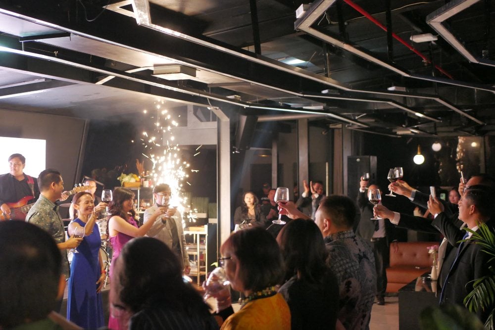  Grand Edge Hotel Semarang Hadirkan Kembali Bleusky Lounge & Sky Bar