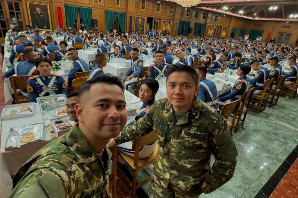  Jadi Pejabat, Raffi Ahmad Full Ngoten saat Diajak Prabowo Retreat ke Lembah Tidar