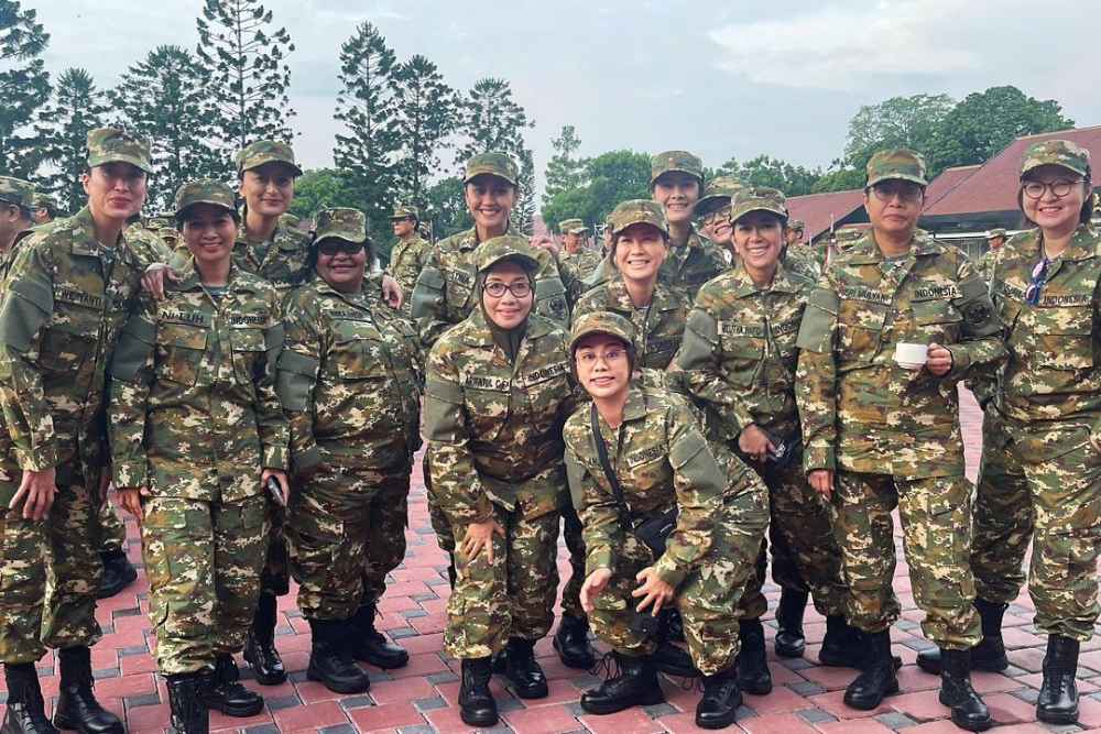  Barisan Srikandi Kabinet Merah Putih Pakai Baju Loreng saat Retreat di Magelang
