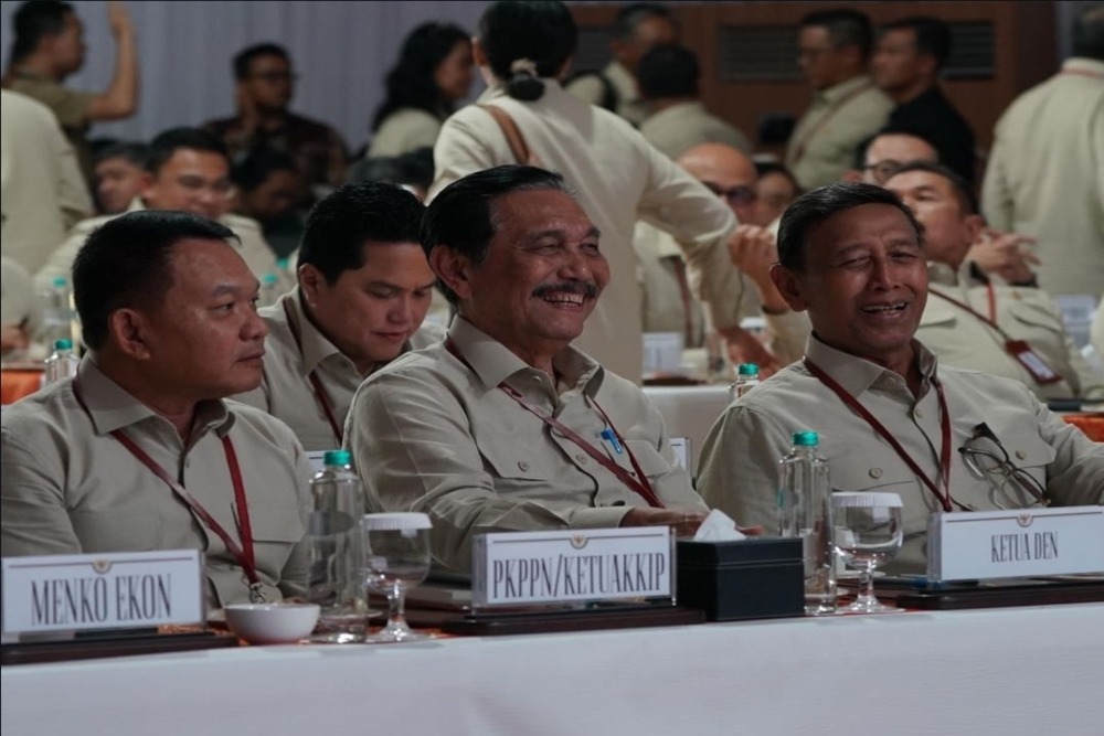  Retreat Kabinet Merah Putih, Luhut Beri Pembekalan ke Menteri Prabowo