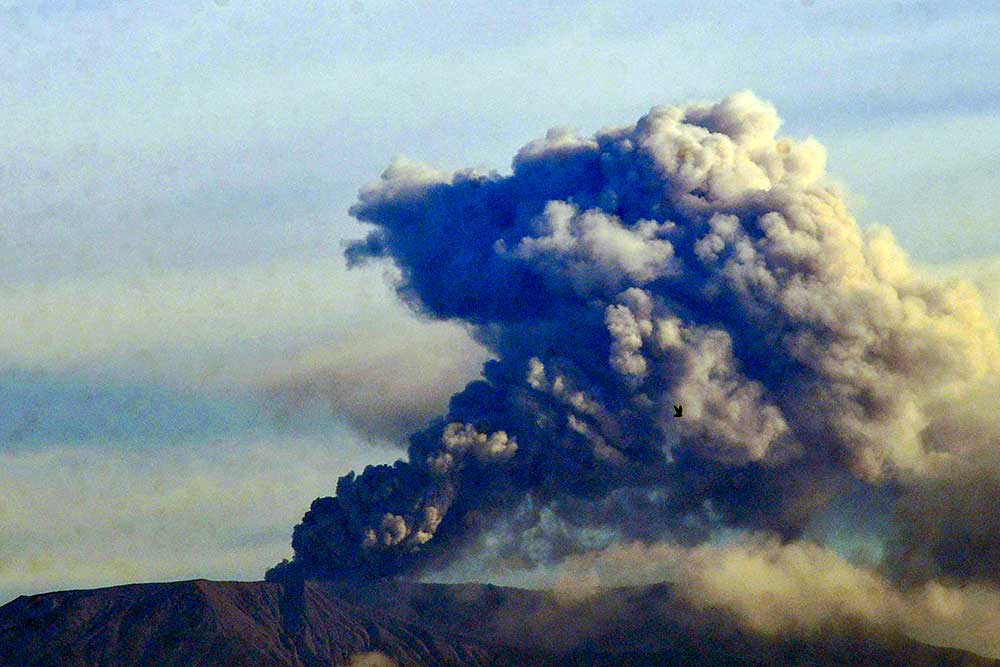  Gunung Marapi Kembali Semburkan Abu Vulkanik Dengan Keringgian 1.000 Meter