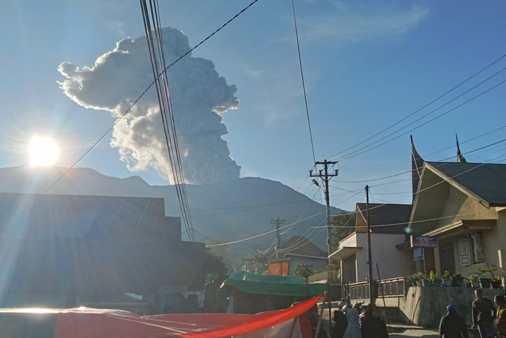  Gunung Marapi di Sumbar Erupsi 3 Kali, Terdengar Dentuman