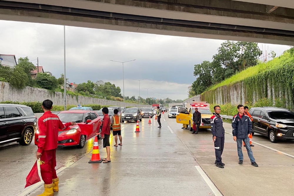  Tembok Pembatas Jalan Tol Serpong-Cinere Ambrol, Imbas Hujan Deras