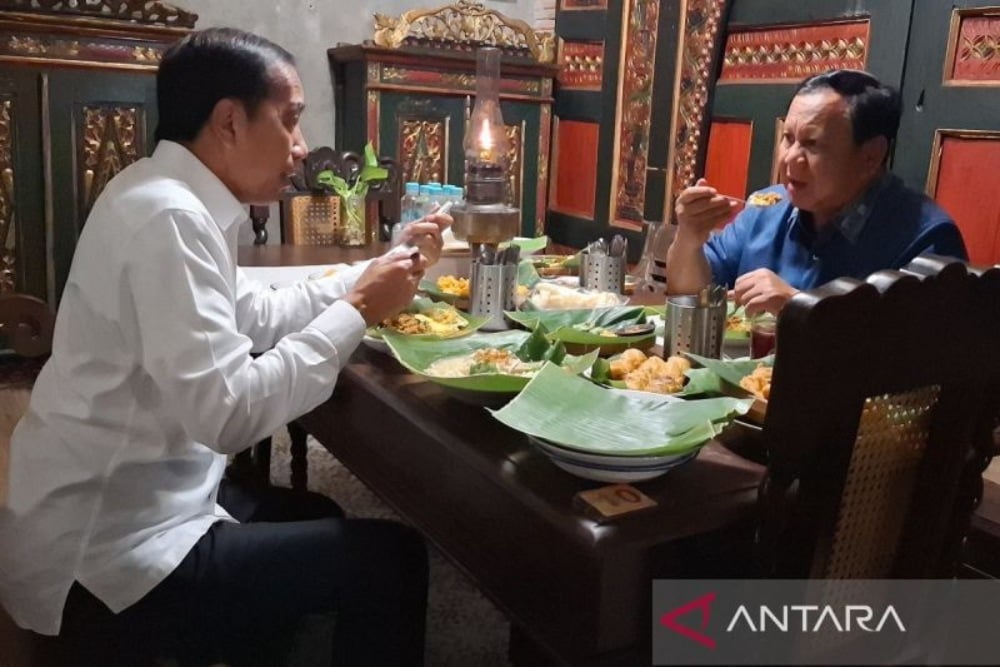  Jokowi dan Prabowo Bertemu di Angkringan di Solo Selama 1 Jam, Bahas Apa?