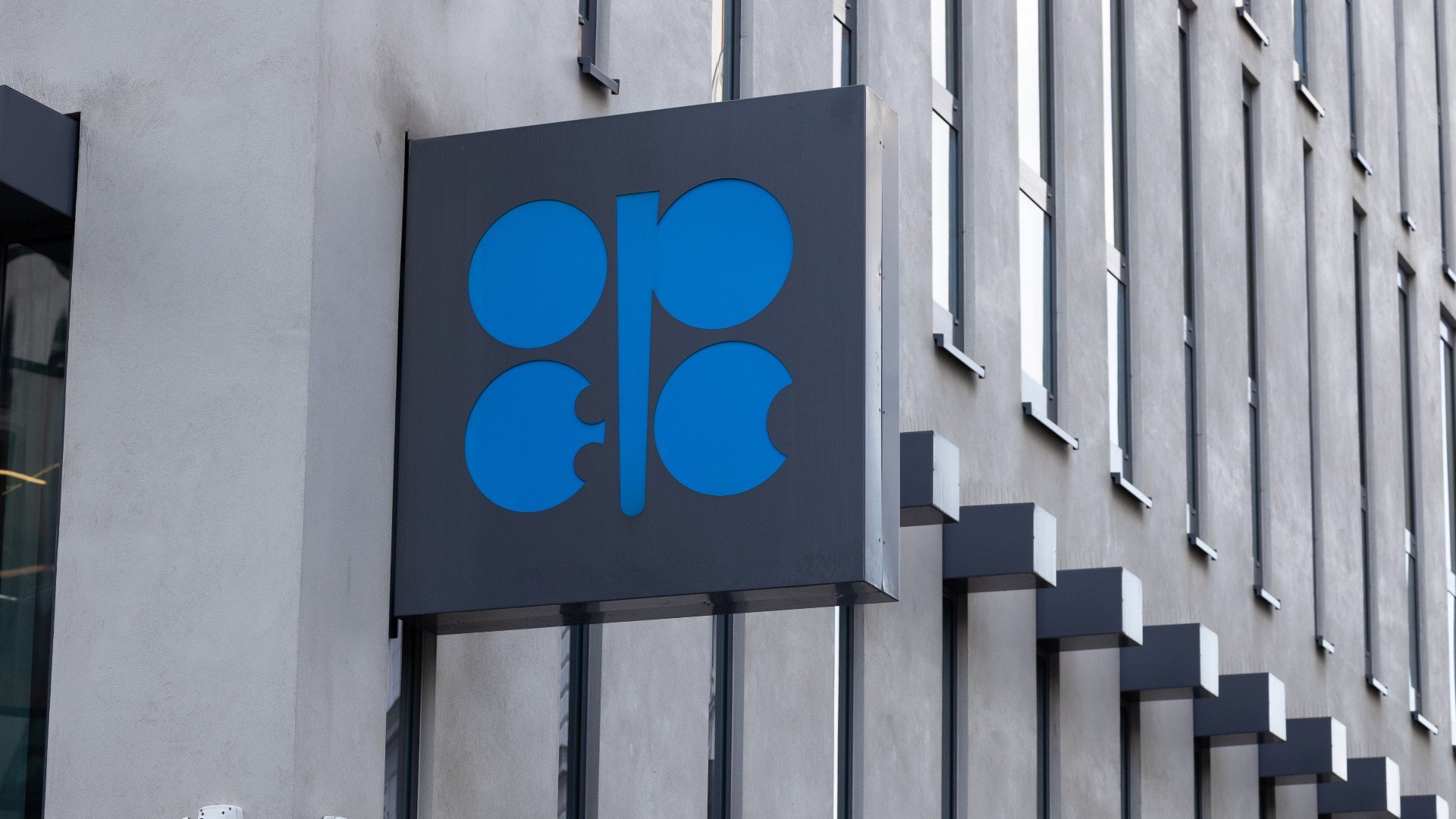  Maju Mundur OPEC+ Genjot Pasokan Minyak dan Ramalan Harga 2025