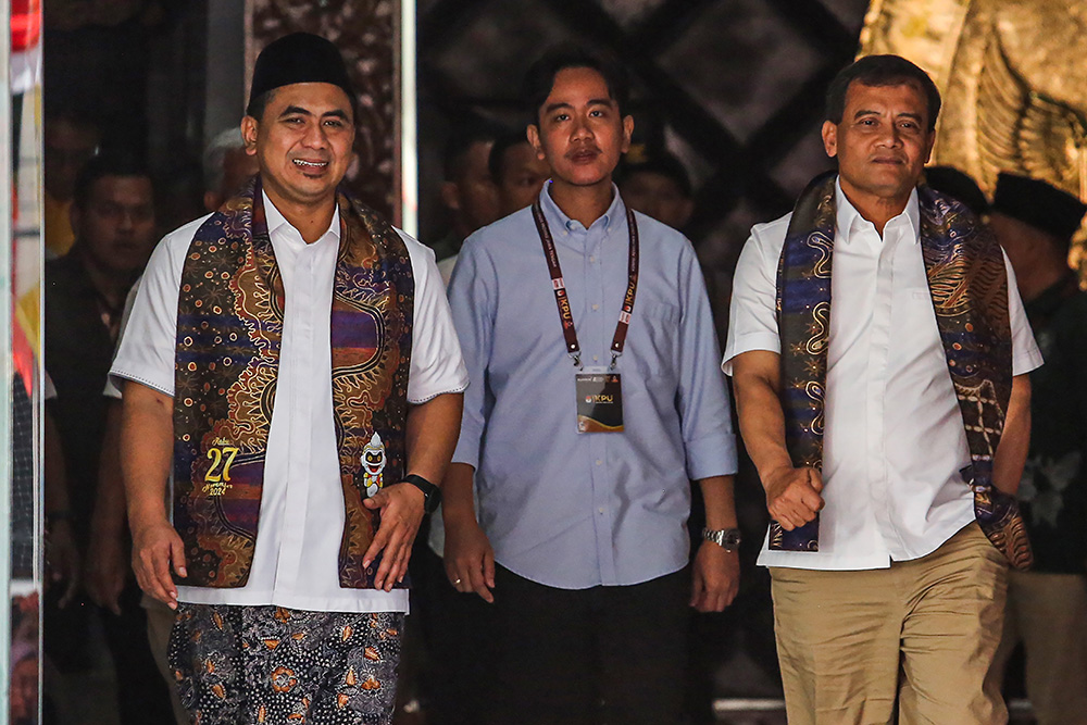  Hasto Sindir Ahmad Luthfi-Taj Yasin Minta 'Endorse' ke Jokowi