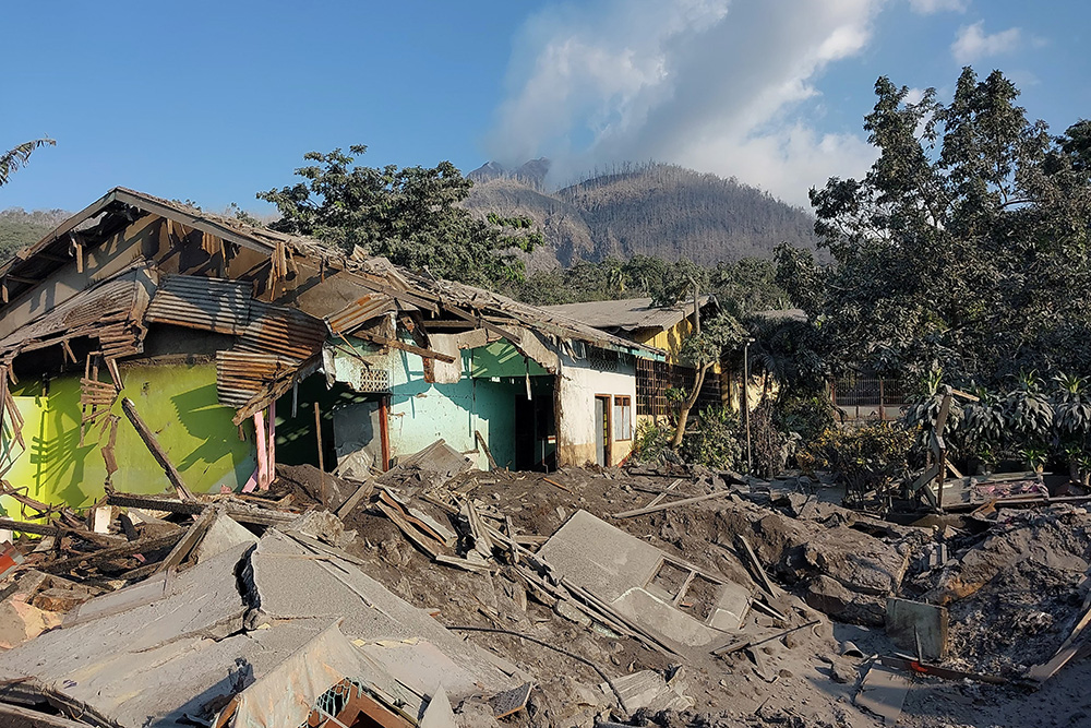  Dampak Erupsi Gunung Lewotobi Laki-Laki